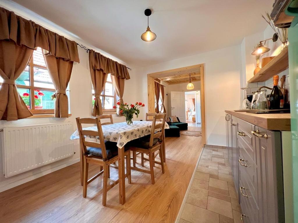 Victoria Gasthaus Rasnov - Charming Vacation House In Rasnov Kültér fotó